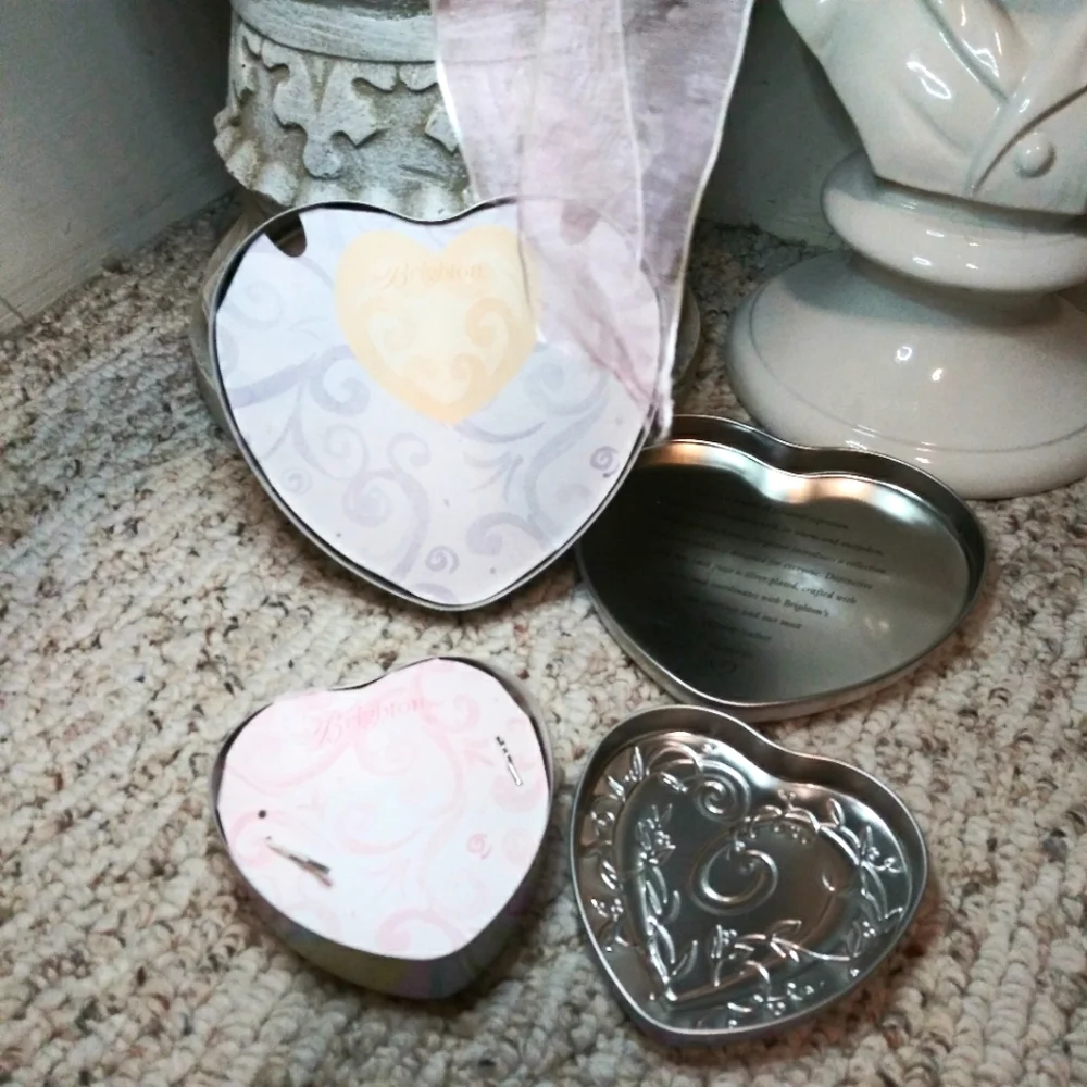 Set Of Two Vintage Heart Shaped Brighton Tins, One Large, One Small - Picture 4 of 6